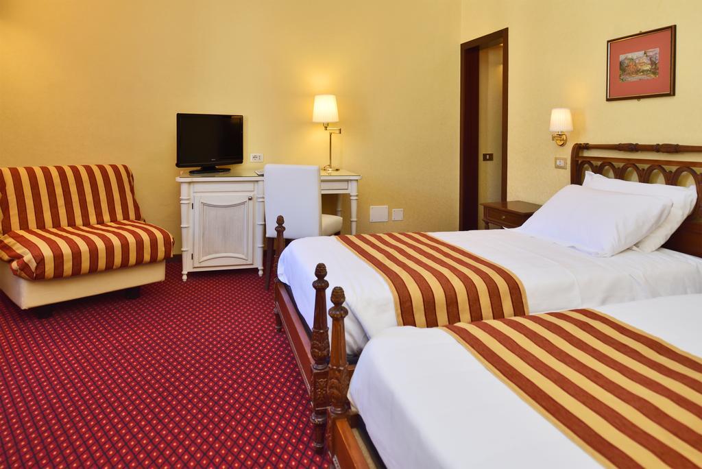 Superior Double or Twin Room,685711170:JPEG
